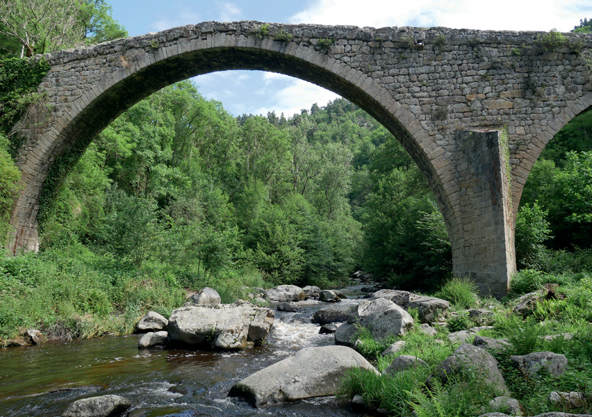 Pont du Diable au dessus de l'Ance à Chalencon - Haute-Loire - Département de la Haute-Loire - Auvergne-Rhône-Alpes - Haute-Loire tourisme