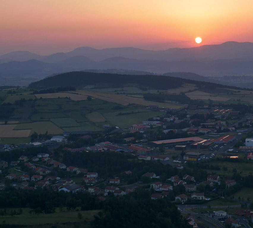 Levé du soleil en montgolfière en velay - Haute-Loire - Département de la Haute-Loire - Haute-Loire tourisme - Auvergne-Rhône-Alpes -  Rassemblement international de montgolfières