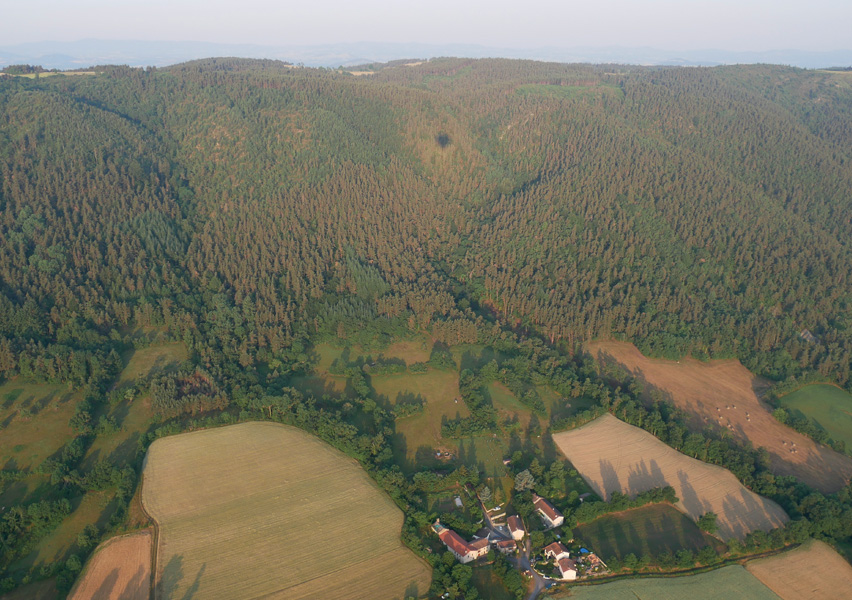 ombre en montgolfière en velay - Haute-Loire - Département de la Haute-Loire - Haute-Loire tourisme - Auvergne-Rhône-Alpes -  Rassemblement international de montgolfières