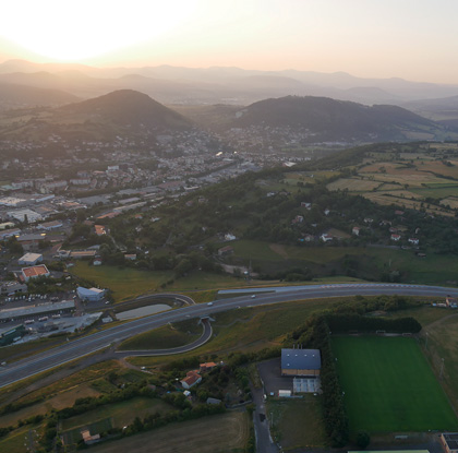 vue aérienne en montgolfière en velay - Haute-Loire - Département de la Haute-Loire - Haute-Loire tourisme - Auvergne-Rhône-Alpes -  Rassemblement international de montgolfières