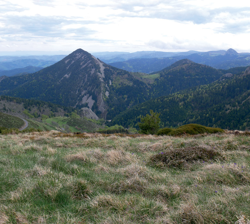 Frédéric Lavachery  - Volcans d'auvergne - écotourisme - monts d'Ardèche - Haute-Loire - Département de la Haute-Loire - Haute-Loire tourisme - Auvergne-Rhône-Alpes - Myhauteloire - Haroun Tazieff