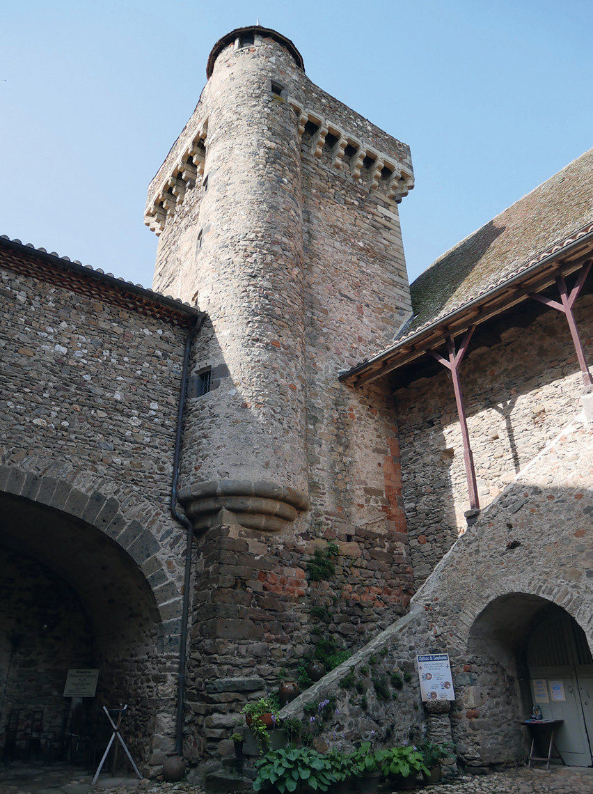 Châteaux Haute-Loire - Médiéval - Château de Lespinasse - 43100 Saint Beauzire - Tourisme vert - Département de la Haute-Loire - Haute-Loire tourisme - Auvergne-Rhône-Alpes - Myhauteloire