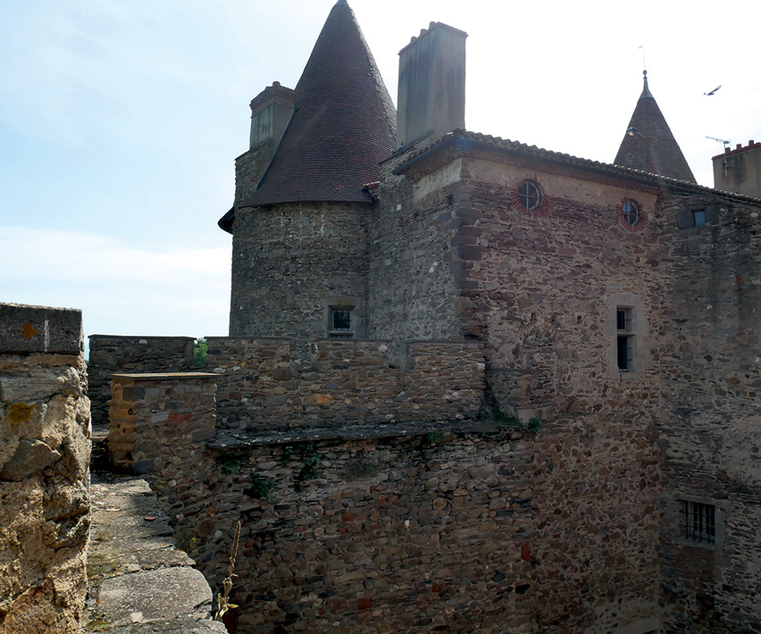 Châteaux Haute-Loire - Histoire de France - Blanche d’Auvergne - Château de Lespinasse - 43100 Saint Beauzire - Tourisme vert - Département de la Haute-Loire - Haute-Loire tourisme - Auvergne-Rhône-Alpes - Myhauteloire