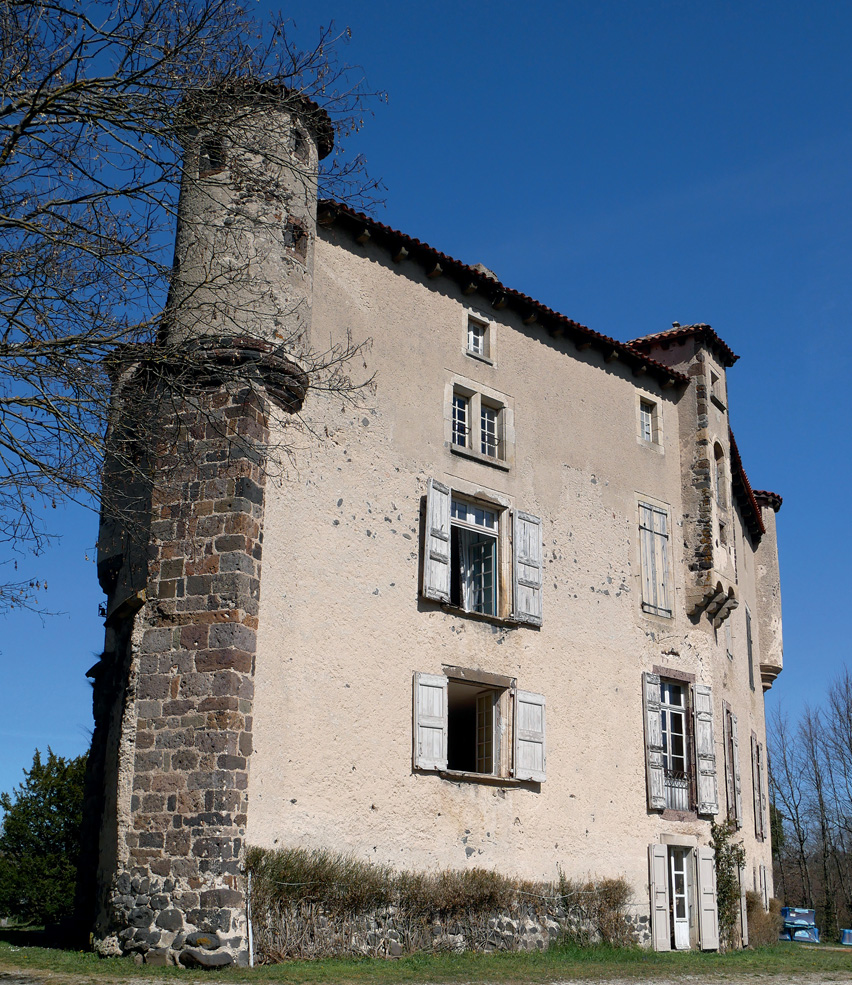 Châteaux Haute-Loire - Monuments de France - Maison forte de Volhac - 43700 Coubon  - Tourisme vert - haute-loire - auvergne - myhauteloire - auvergnerhonealpes - regionauvergne - auvergnelife - région Haute-Loire - 43