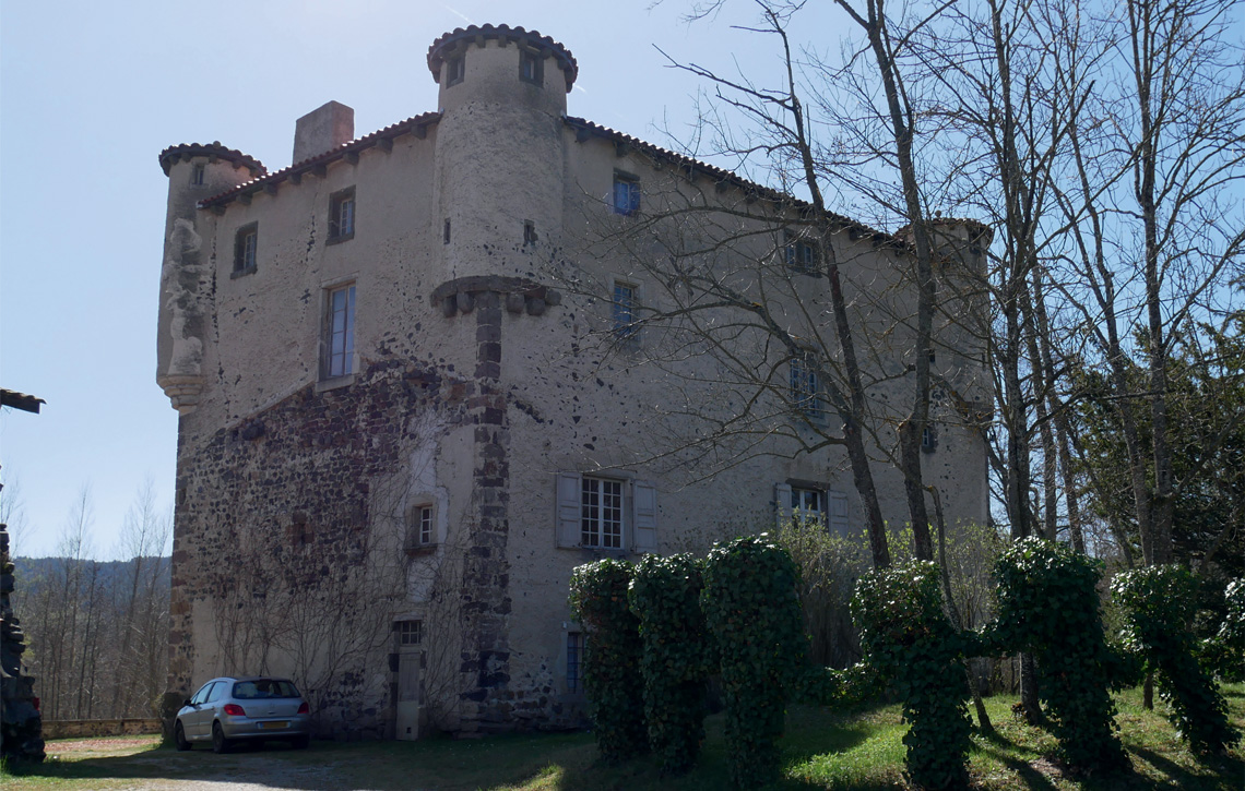 Châteaux Haute-Loire - Monuments de France - Maison forte de Volhac - 43700 Coubon  - Tourisme vert - haute-loire - auvergne - myhauteloire - auvergnerhonealpes - regionauvergne - auvergnelife - région Haute-Loire - 43