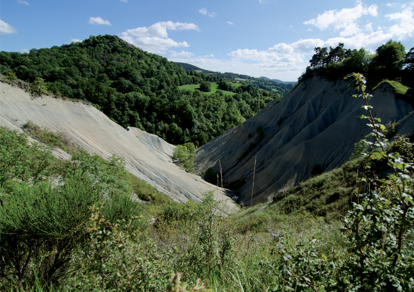 Les ravins de Corboeuf - colorado de Haute-Loire - Rosières 43800 - lieu insolite - balade nature - argile verte - beauté naturelle - Haute-Loire - expérience insolite - Ecotourisme - tourisme passif - haute-loire - auvergne - myhauteloire - auvergnerhonealpes - regionauvergne - auvergnelife - région Haute-Loire - 43