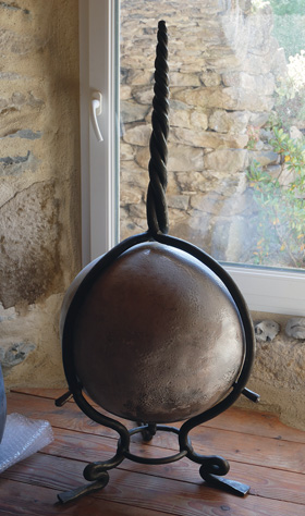 Julien Fraisse - Forgeron d'art - ancienne forge - artisanat - artiste artisan - acier - Fer forgé - Passion - Création - forge - L'Herm - Le Pertuis 43200 - Rosières - Haute-Loire - Auvergne - Myhauteloire - auvergnerhonealpes - regionauvergne - auvergnelife - région Haute-Loire - 43